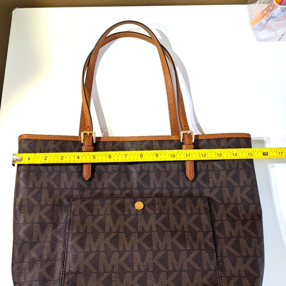 Michael Kors Jet Set Large Snap Pocket Tote - Picture 2 of 13